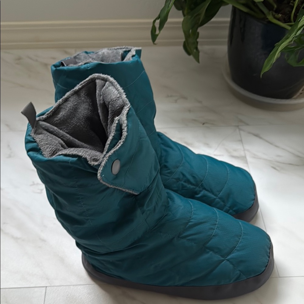REI Teal DOWN filled Quilted Slipper Boots